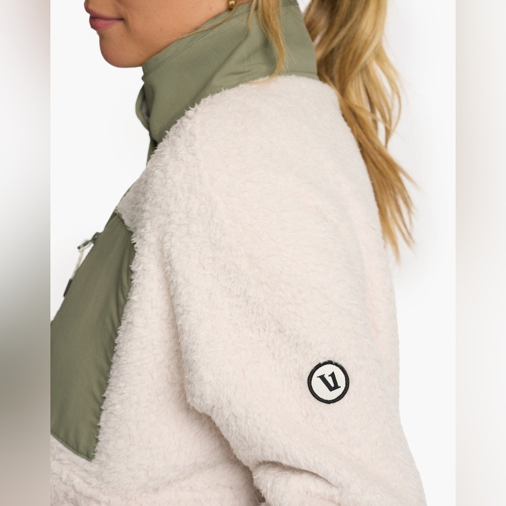 NWT Vuori Cozy Sherpa Popover Dune Size Large VW549 - Picture 7 of 16